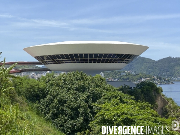 Musee d art contemporain de niteroi a rio