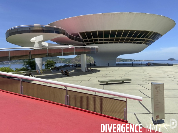 Musee d art contemporain de niteroi a rio