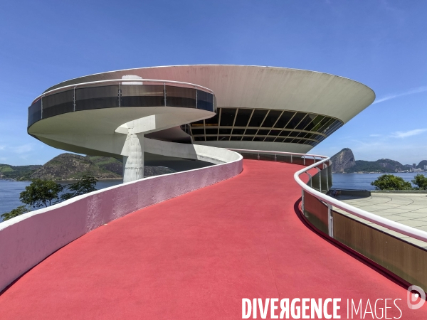 Musee d art contemporain de niteroi a rio