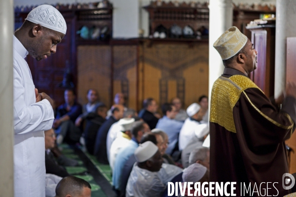 Prière du vendredi à la Mosquée de Paris-Fidèles.
