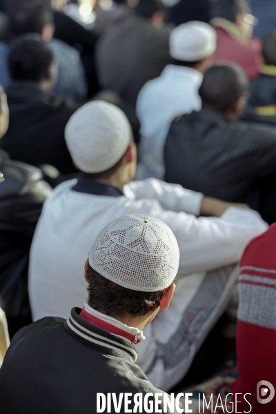 Prière pour la fin du Ramadan dans le gymnase Jean-Reneault à Bagnolet - Fidèles.