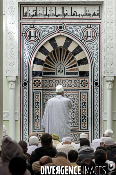 Prière du vendredi à la mosquée de Clermont-Ferrand - Fidèles.