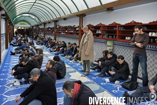 Prière du vendredi à la Grande mosquée de Lille-Sud, Al Imaan - Fidèles