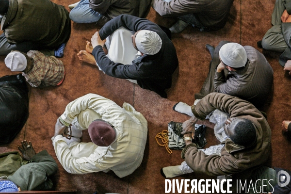 Prière le jour de l Aïd dans la mosquée de Drancy - Fidèles.