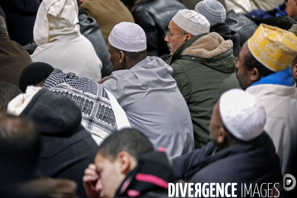 Prière le jour de l Aïd dans la mosquée de Drancy - Fidèles.