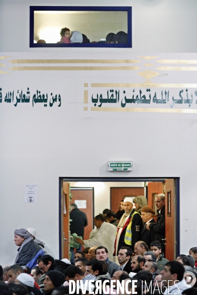 Prière le jour de l Aïd dans la mosquée de Drancy - Fidèles.