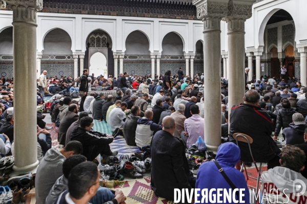 Prière du vendredi à la Mosquée de Paris-Fidèles.