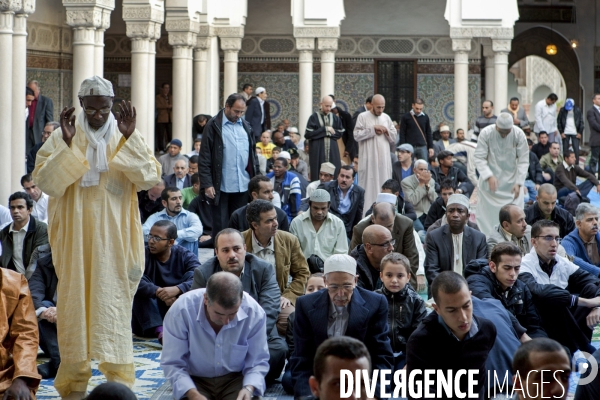 Prière du vendredi à la Mosquée de Paris-Fidèles.