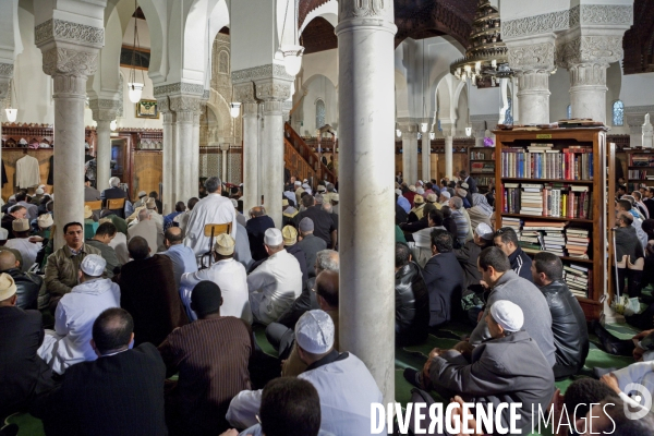 Prière du vendredi à la Mosquée de Paris-Fidèles.