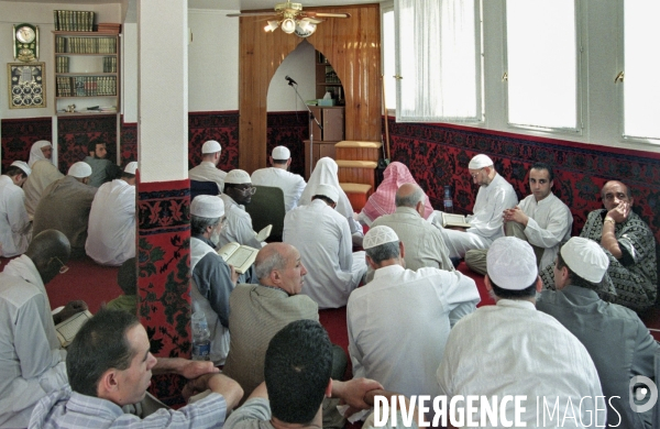 Prière du vendredi dans la mosquée SALAM à Noisy-le-Grand.