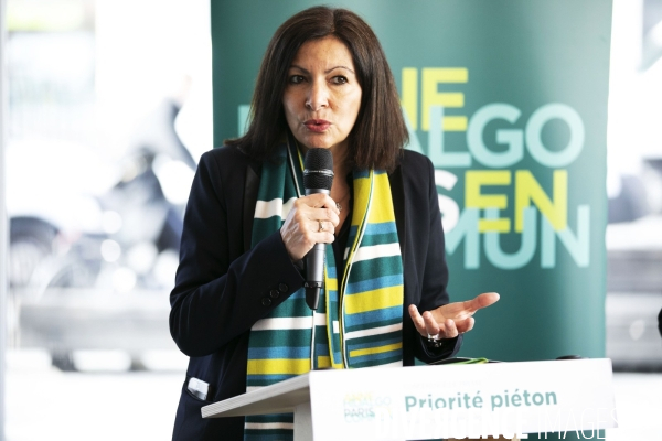 Anne HIDALGO présente son plan piétons.