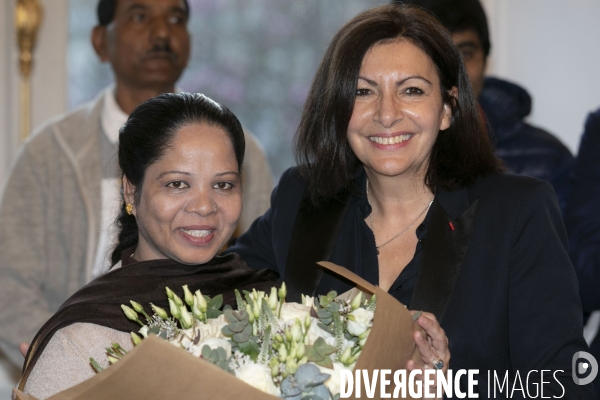 Anne HIDALGO reçoit Asia BIBI, déclarée citoyenne d honneur de la ville de Paris.