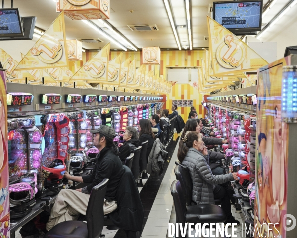 Tokyo, quartier résidentiel de Koiwa, salle de Pachinko,