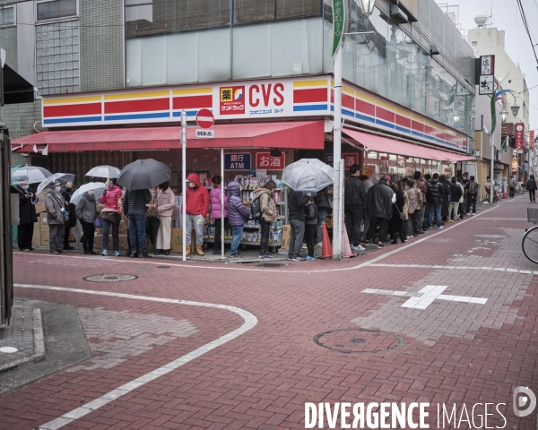Tokyo, Ressortissants chinois faisant la queue à un super-marché
