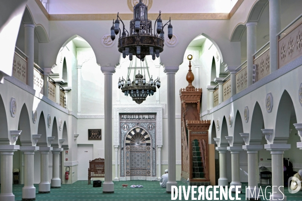 Interieur de la Grande mosquée de Clermont-Ferrand.