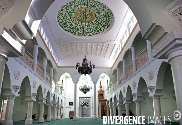 Interieur de la Grande mosquée de Clermont-Ferrand.
