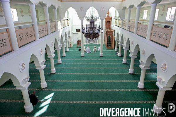 Interieur de la Grande mosquée de Clermont-Ferrand.