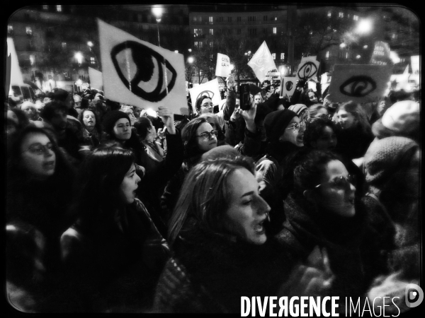 Rassemblement de féministes contre la cérémonie des Césars