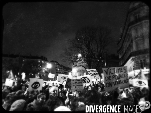 Rassemblement de féministes contre la cérémonie des Césars