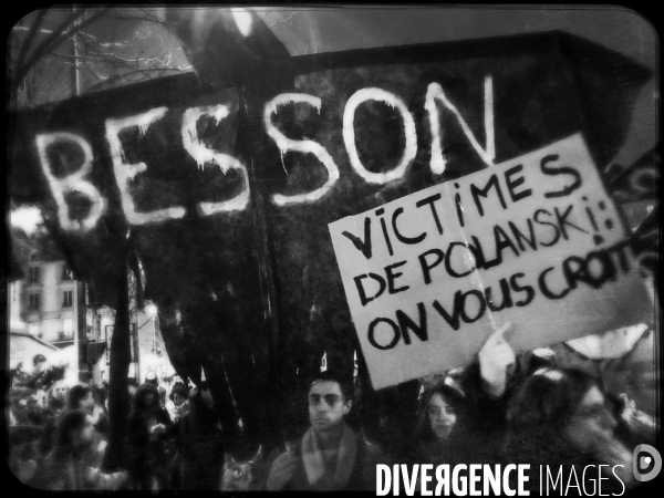 Rassemblement de féministes contre la cérémonie des Césars