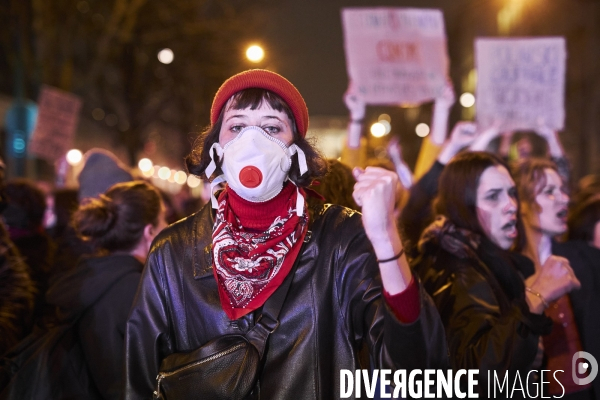 Manifestation feministe devant la ceremonie des Cesars à Paris