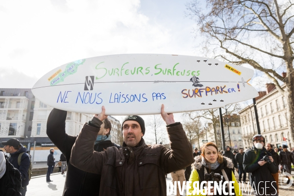 Manifestation contre la bétonisation et projets inutiles à Nantes