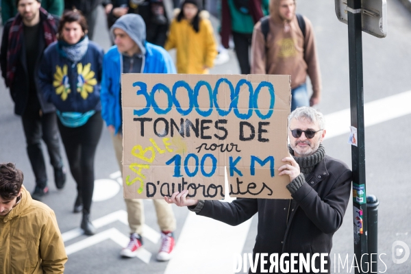 Manifestation contre la bétonisation et projets inutiles à Nantes