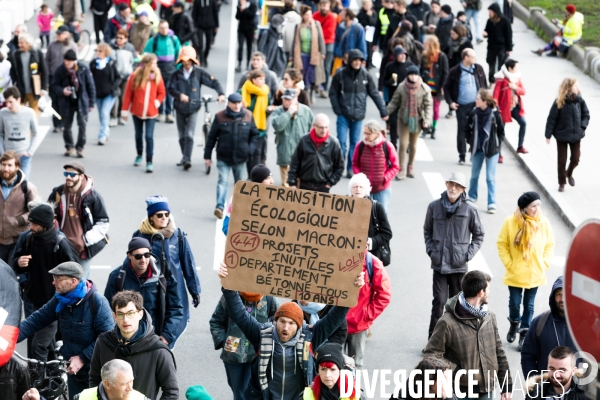 Manifestation contre la bétonisation et projets inutiles à Nantes