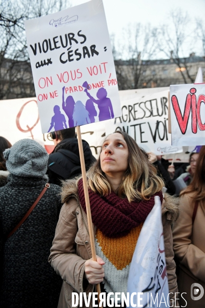Rassemblement de féministes contre la cérémonie des Césars