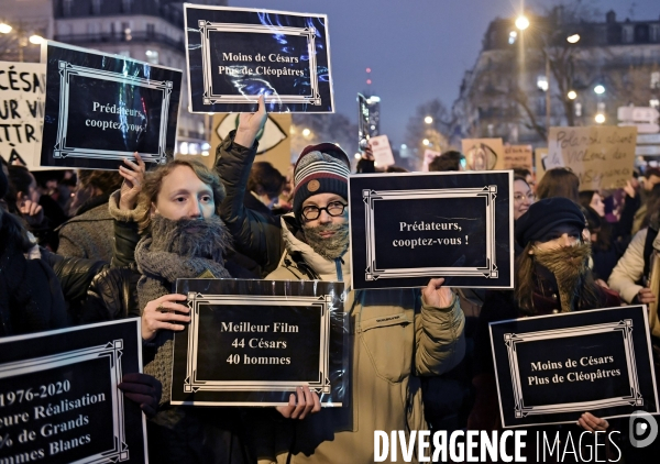 Rassemblement de féministes contre la cérémonie des Césars