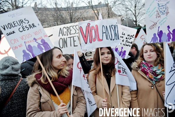 Rassemblement de féministes contre la cérémonie des Césars