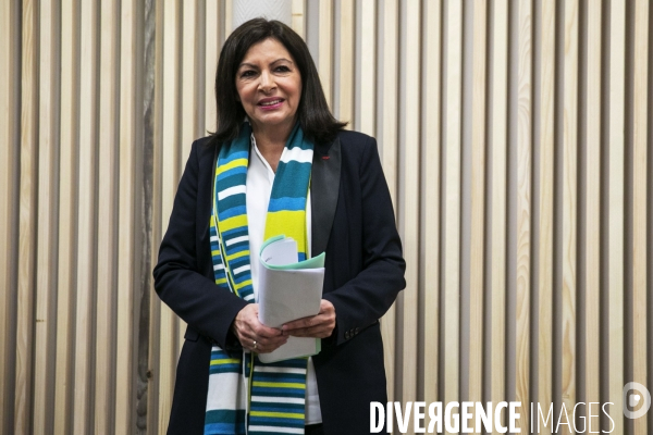 Anne Hidalgo présente les orientations budgétaires de son programme.