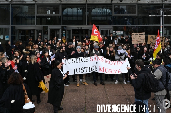 Manifestation des greffiers avocats et magistrats au tribunal de Bobigny