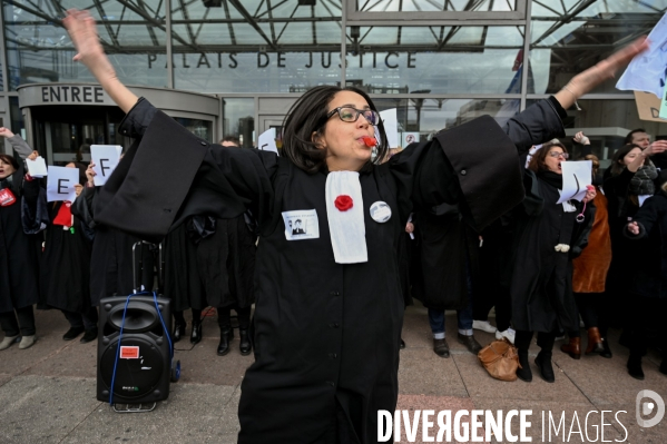 Manifestation des greffiers avocats et magistrats au tribunal de Bobigny