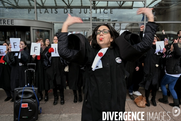 Manifestation des greffiers avocats et magistrats au tribunal de Bobigny