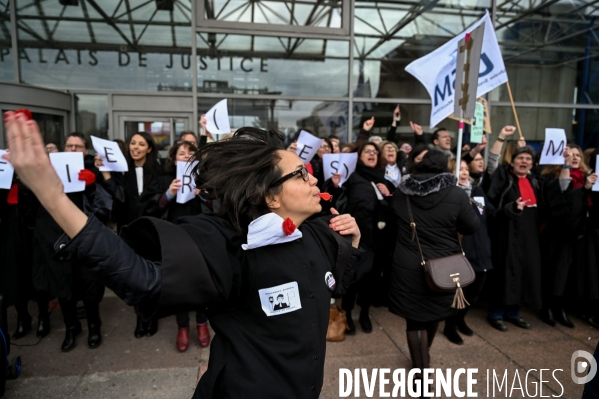 Manifestation des greffiers avocats et magistrats au tribunal de Bobigny