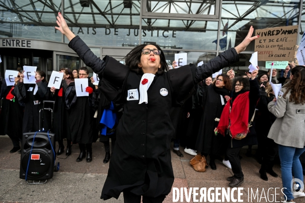 Manifestation des greffiers avocats et magistrats au tribunal de Bobigny