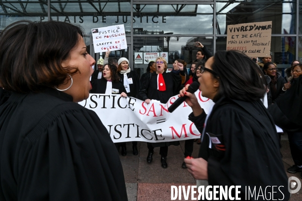 Manifestation des greffiers avocats et magistrats au tribunal de Bobigny