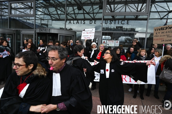 Manifestation des greffiers avocats et magistrats au tribunal de Bobigny