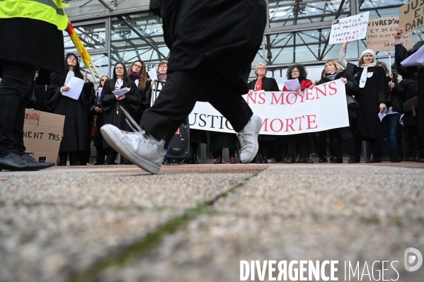 Manifestation des greffiers avocats et magistrats au tribunal de Bobigny