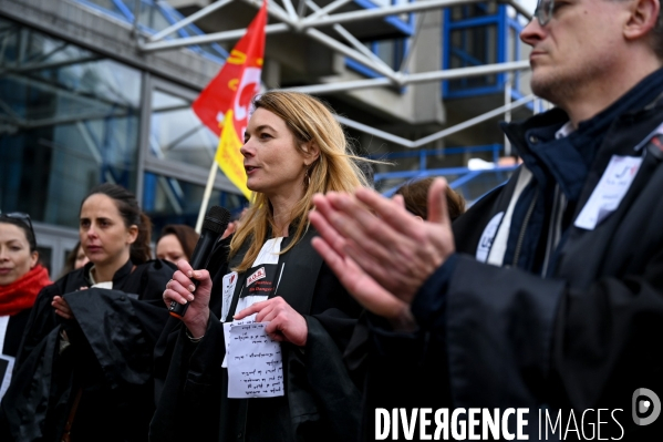 Manifestation des greffiers avocats et magistrats au tribunal de Bobigny