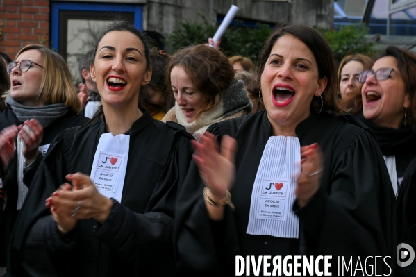 Manifestation des greffiers avocats et magistrats au tribunal de Bobigny