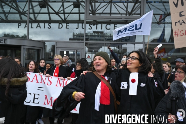 Manifestation des greffiers avocats et magistrats au tribunal de Bobigny