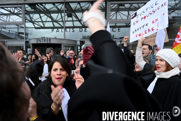 Manifestation des greffiers avocats et magistrats au tribunal de Bobigny