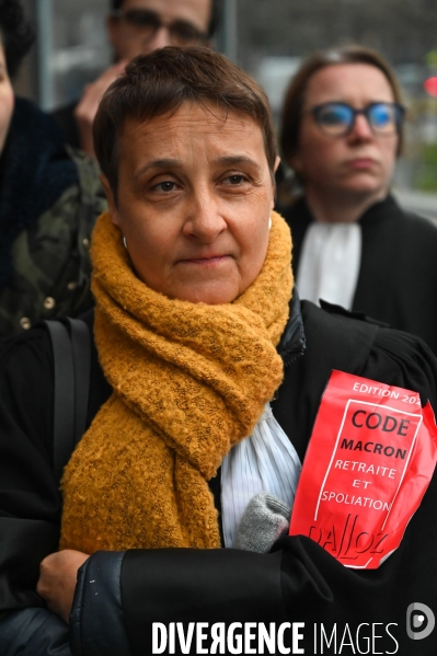 Les avocats bloquent le tribunal judiciaire pour protester contre la réforme des retraites.