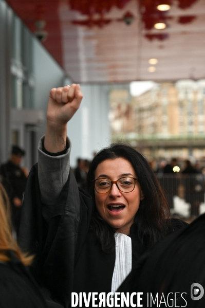 Les avocats bloquent le tribunal judiciaire pour protester contre la réforme des retraites.
