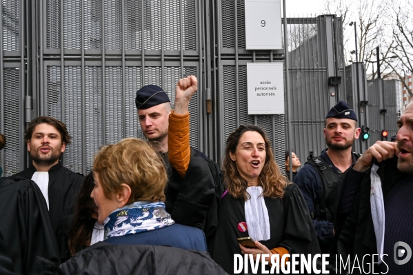 Les avocats bloquent le tribunal judiciaire pour protester contre la réforme des retraites.