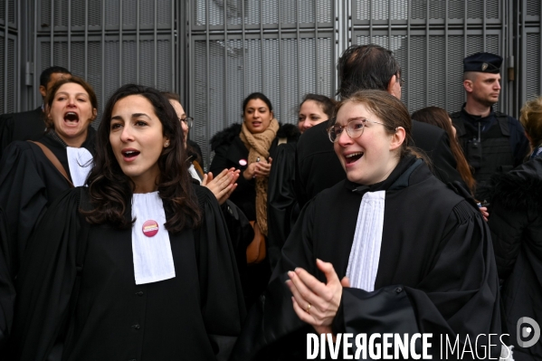Les avocats bloquent le tribunal judiciaire pour protester contre la réforme des retraites.