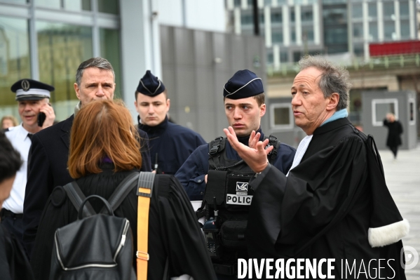Les avocats bloquent le tribunal judiciaire pour protester contre la réforme des retraites.