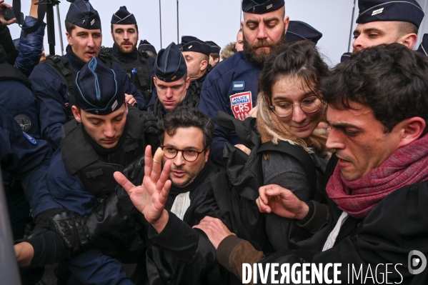 Les avocats bloquent le tribunal judiciaire pour protester contre la réforme des retraites.